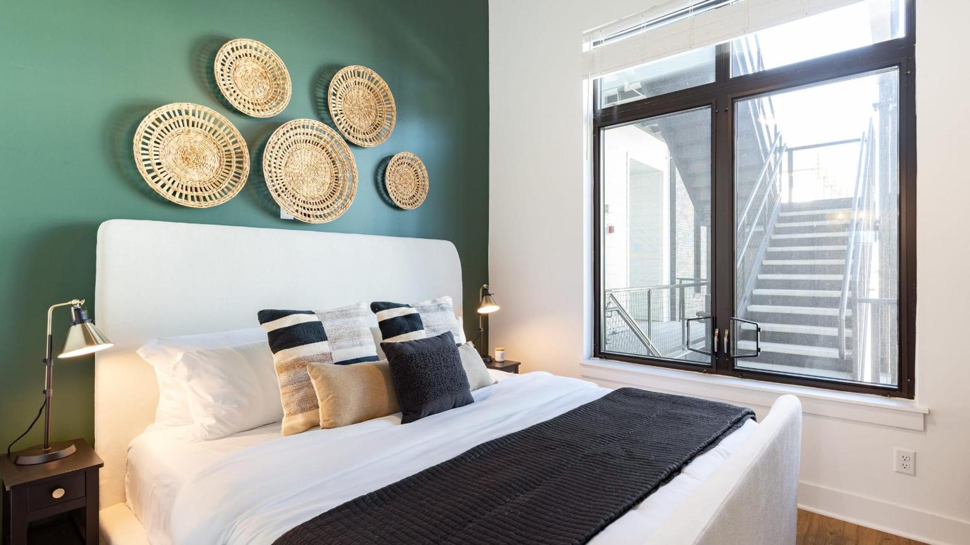 New Build Sleeps 12 2 Modern Design Near Downtown *