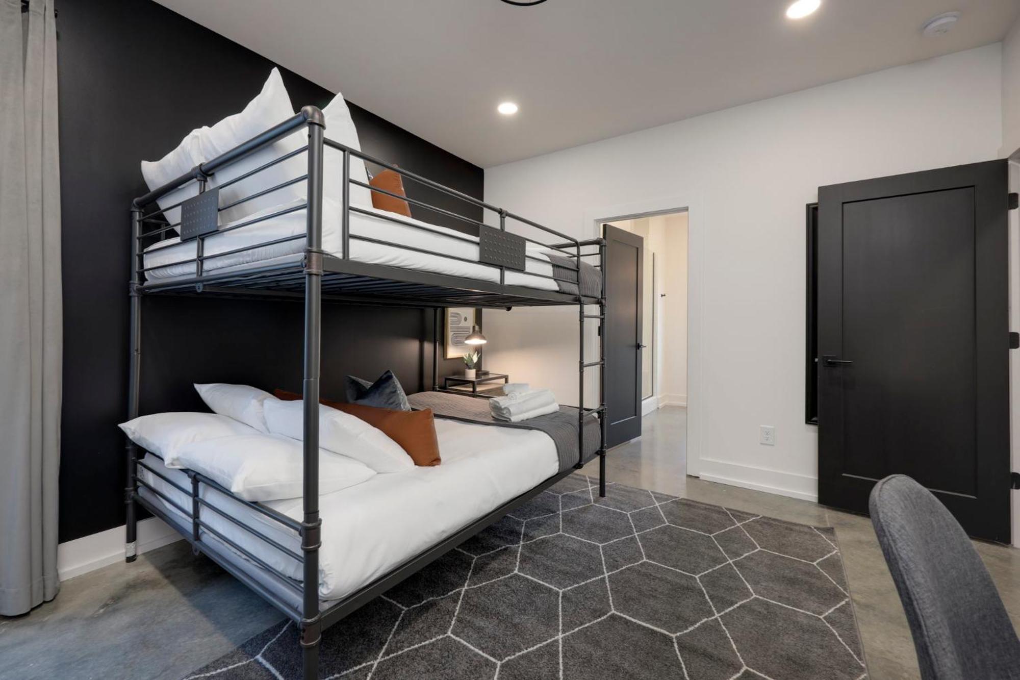 Holiday home Skyline Luxury Rooftop Deck- King Suites- Garage Nashville