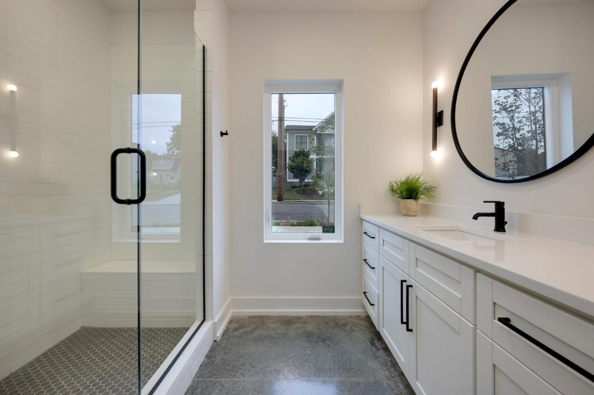 Skyline Luxury Rooftop Deck- King Suites- Garage Nashville