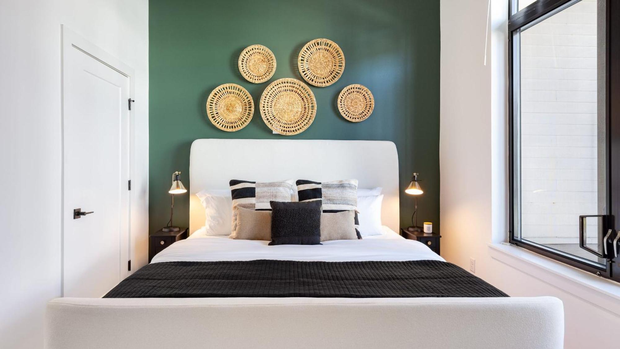 New Build Sleeps 12 2 Modern Design Near Downtown Holiday home *