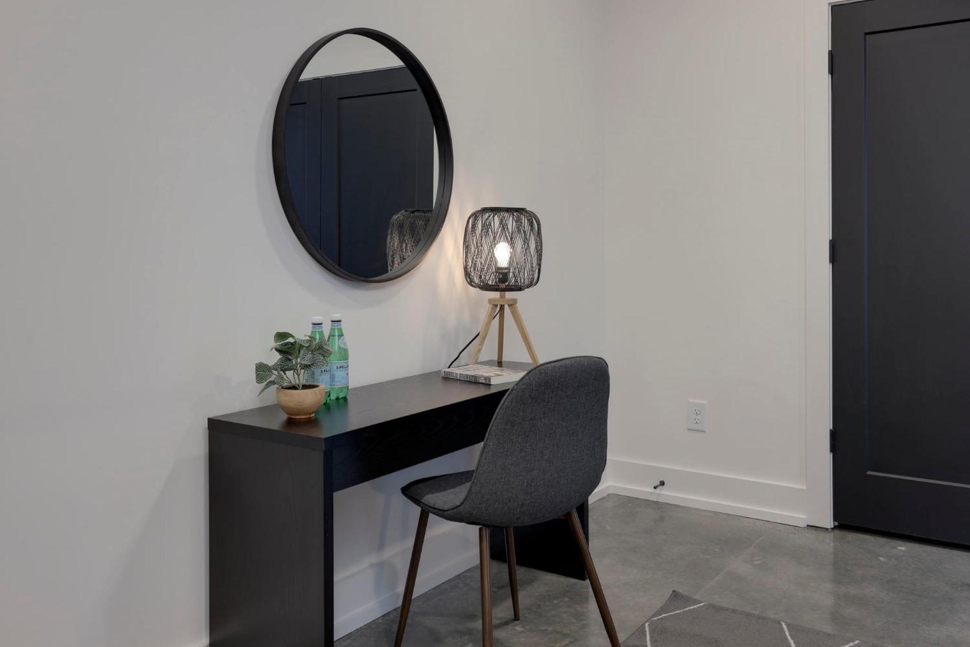 Skyline Luxury Rooftop Deck- King Suites- Garage Holiday home Nashville