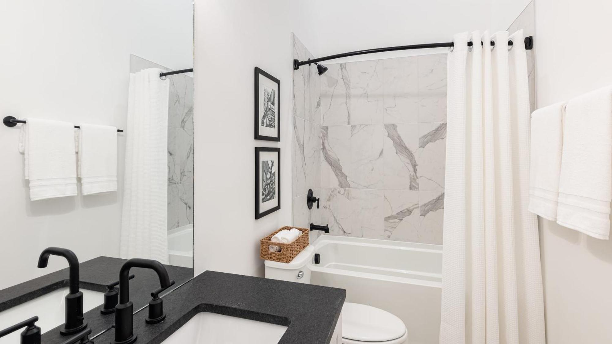 Holiday home New Build Sleeps 12 2 Modern Design Near Downtown