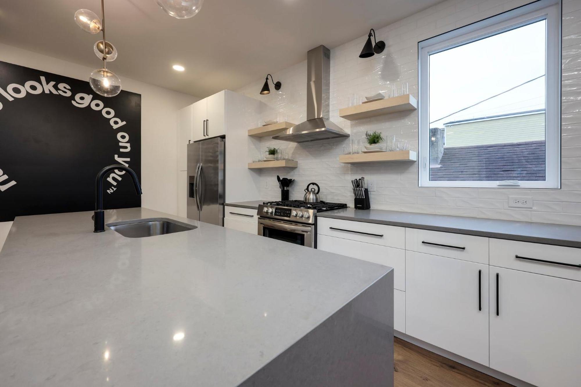 Skyline Luxury Rooftop Deck- King Suites- Garage * Nashville