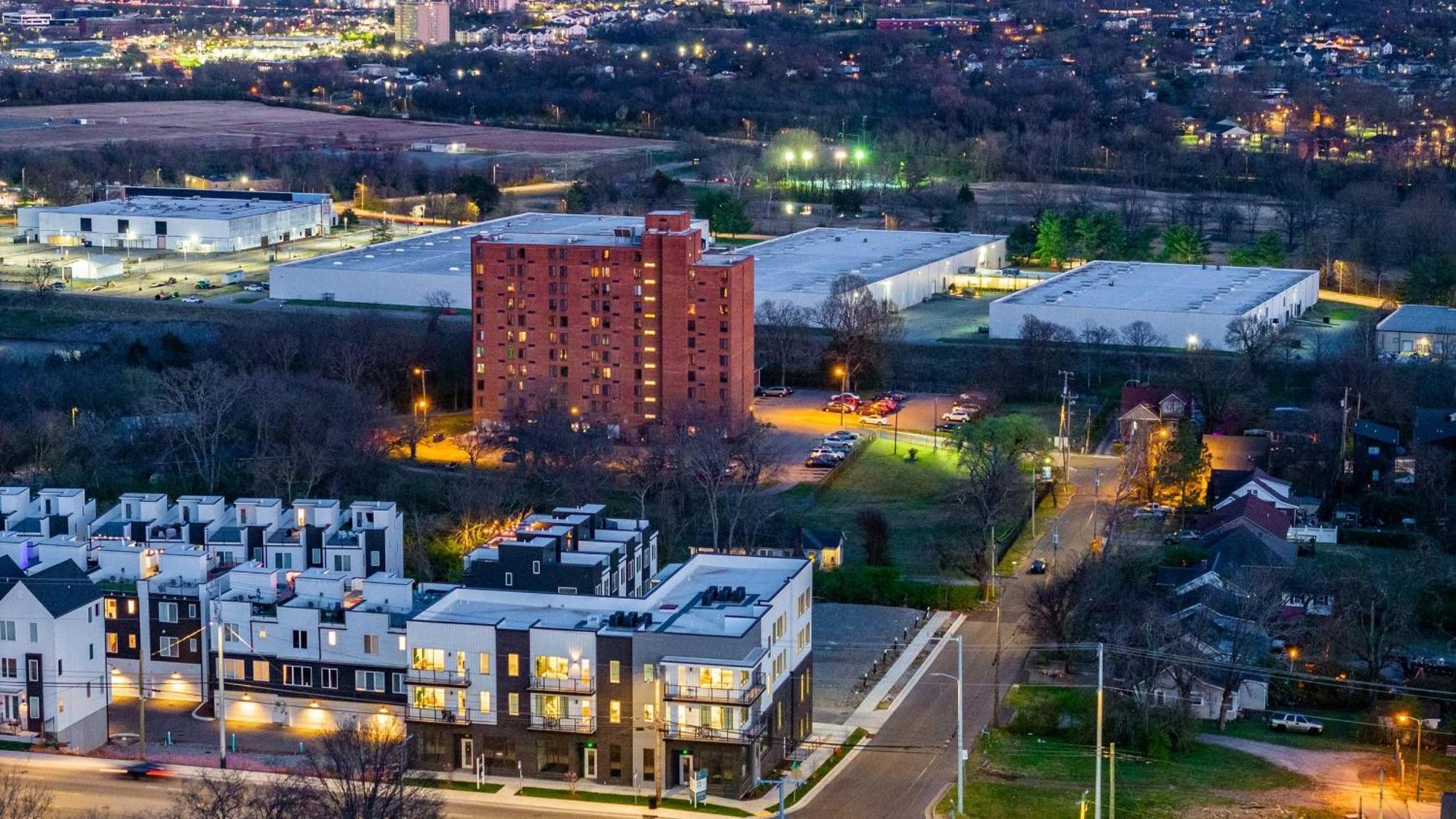 Holiday home New Build Sleeps 12 2 Modern Design Near Downtown