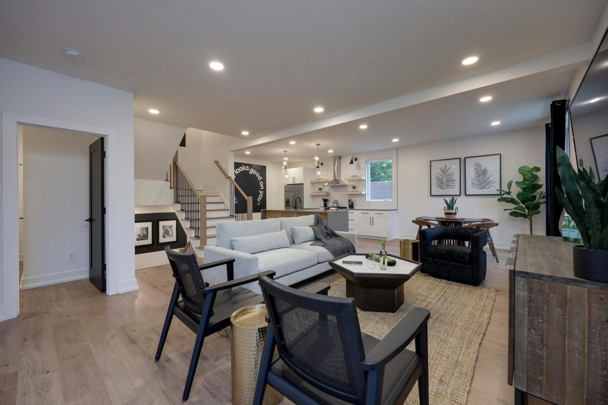 Skyline Luxury Rooftop Deck- King Suites- Garage *