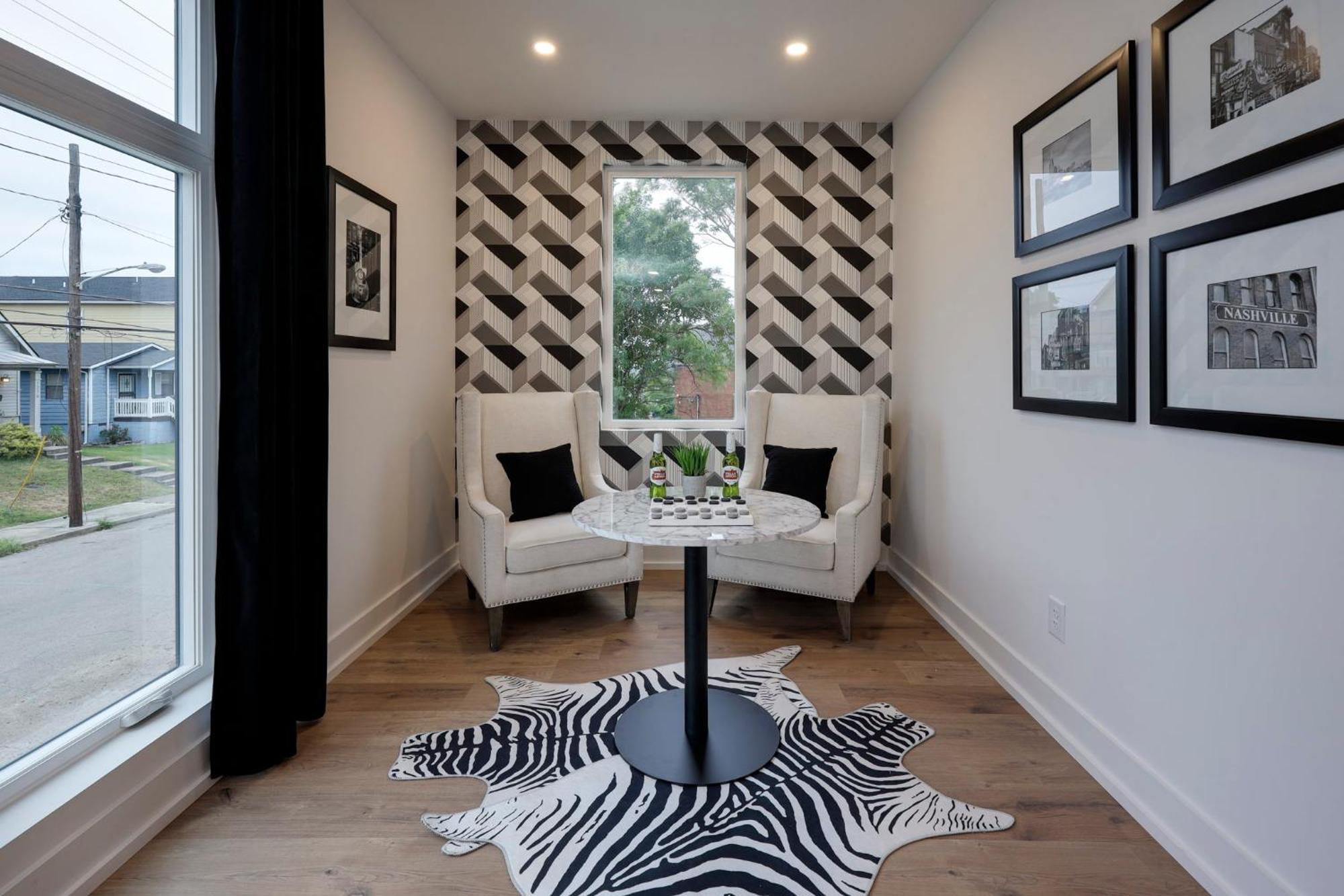 Skyline Luxury Rooftop Deck- King Suites- Garage Nashville