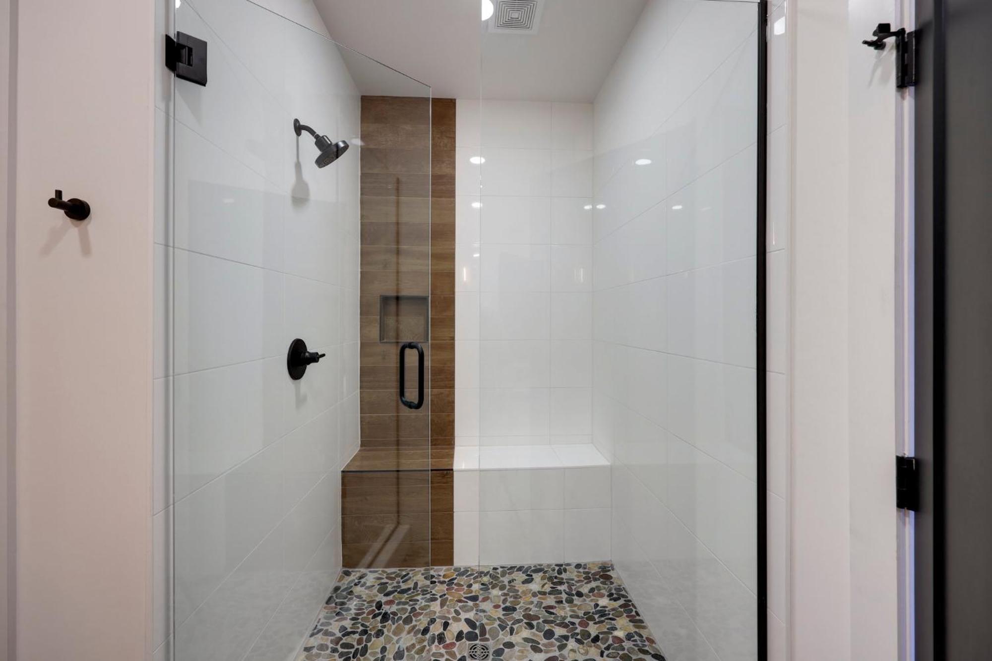 Skyline Luxury Rooftop Deck- King Suites- Garage Nashville