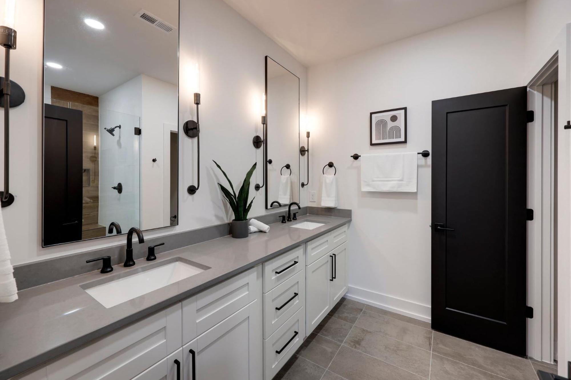 Skyline Luxury Rooftop Deck- King Suites- Garage * Nashville