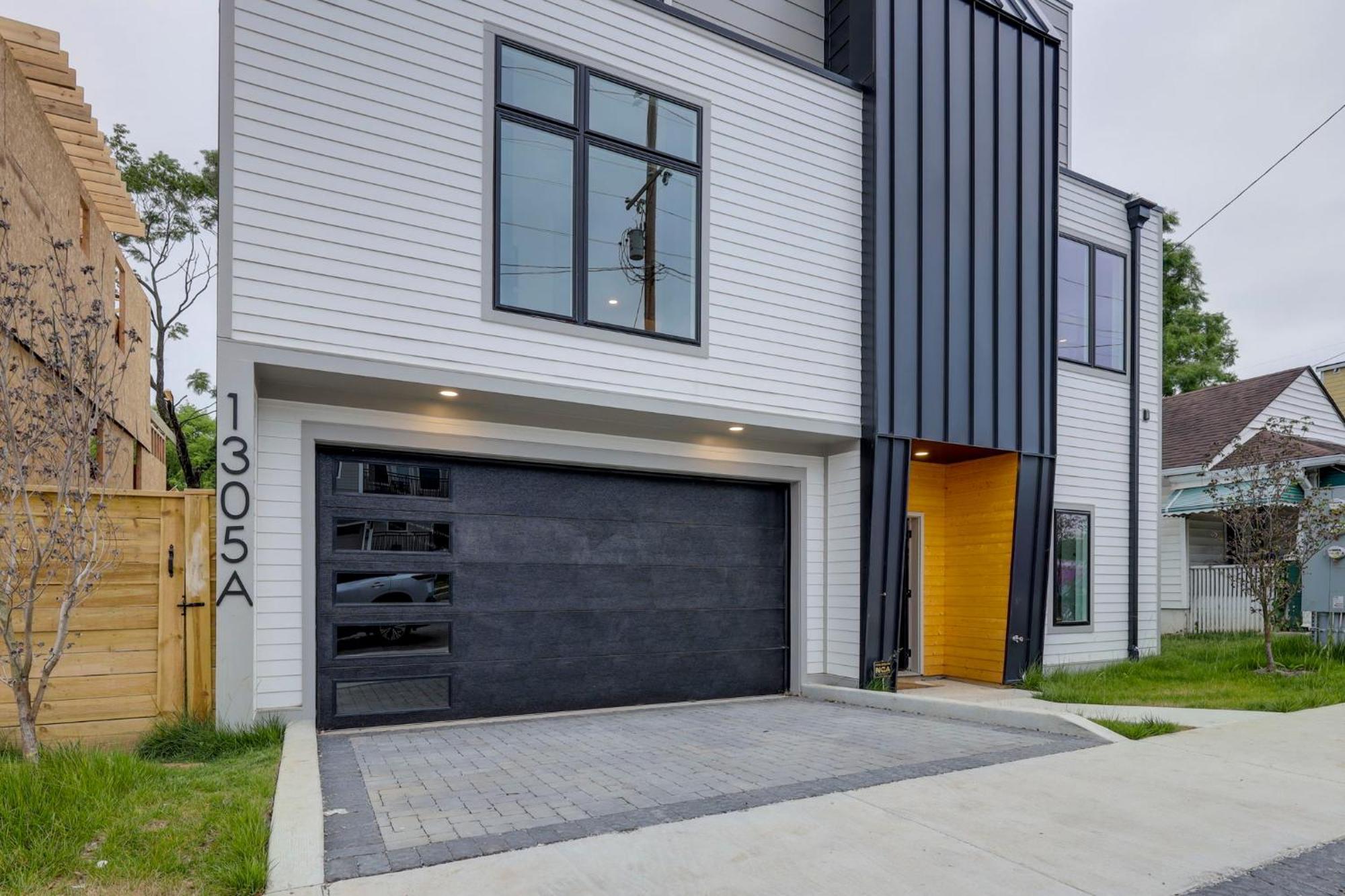 Skyline Luxury Rooftop Deck- King Suites- Garage Holiday home