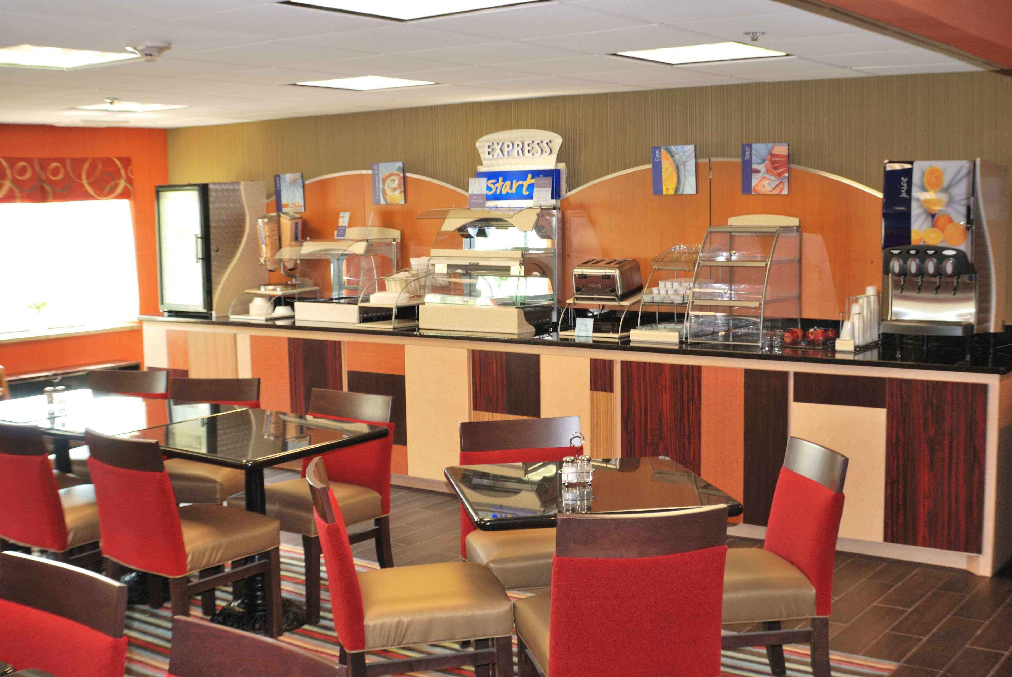 Express W-i40 By Ihg Hotel 3*