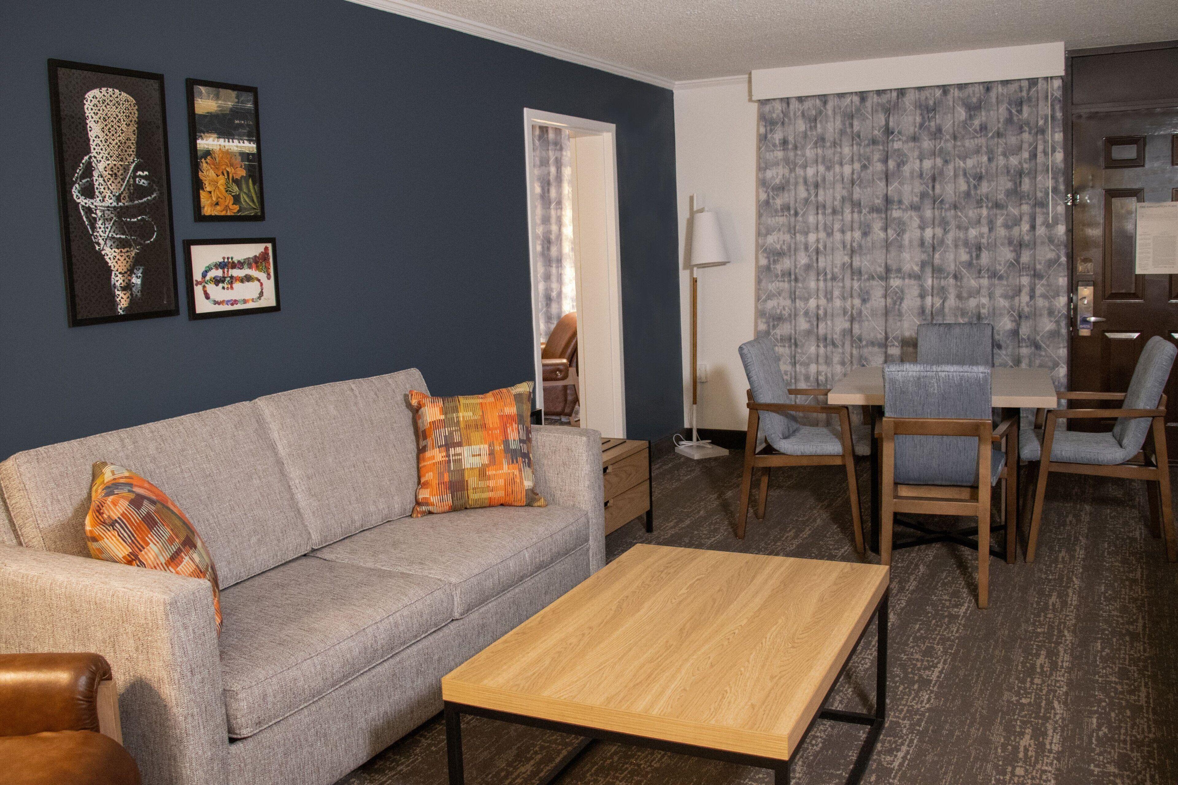 The At Opryland, A Gaylord 3*