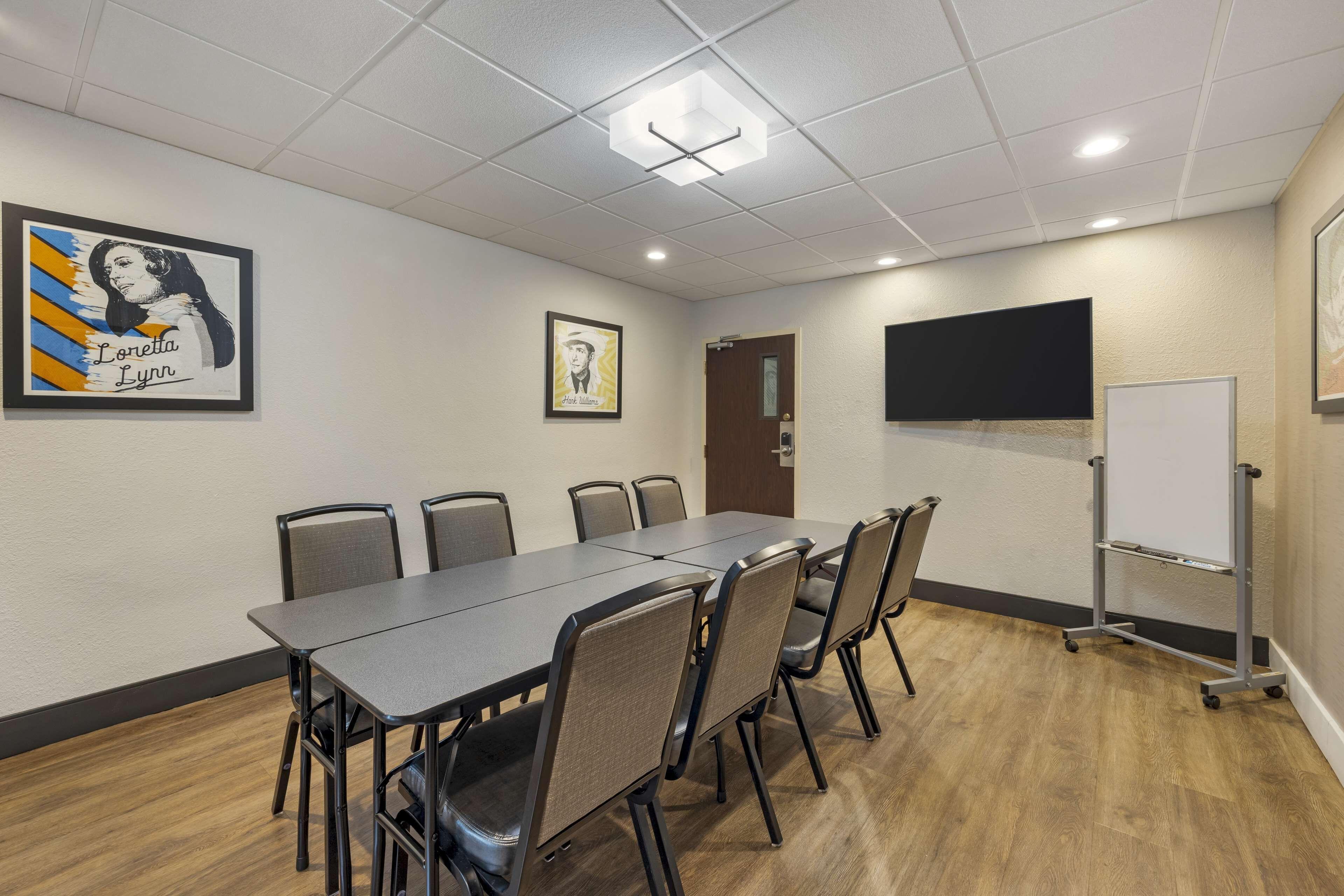 Hotel Western Airport - Bna 3*