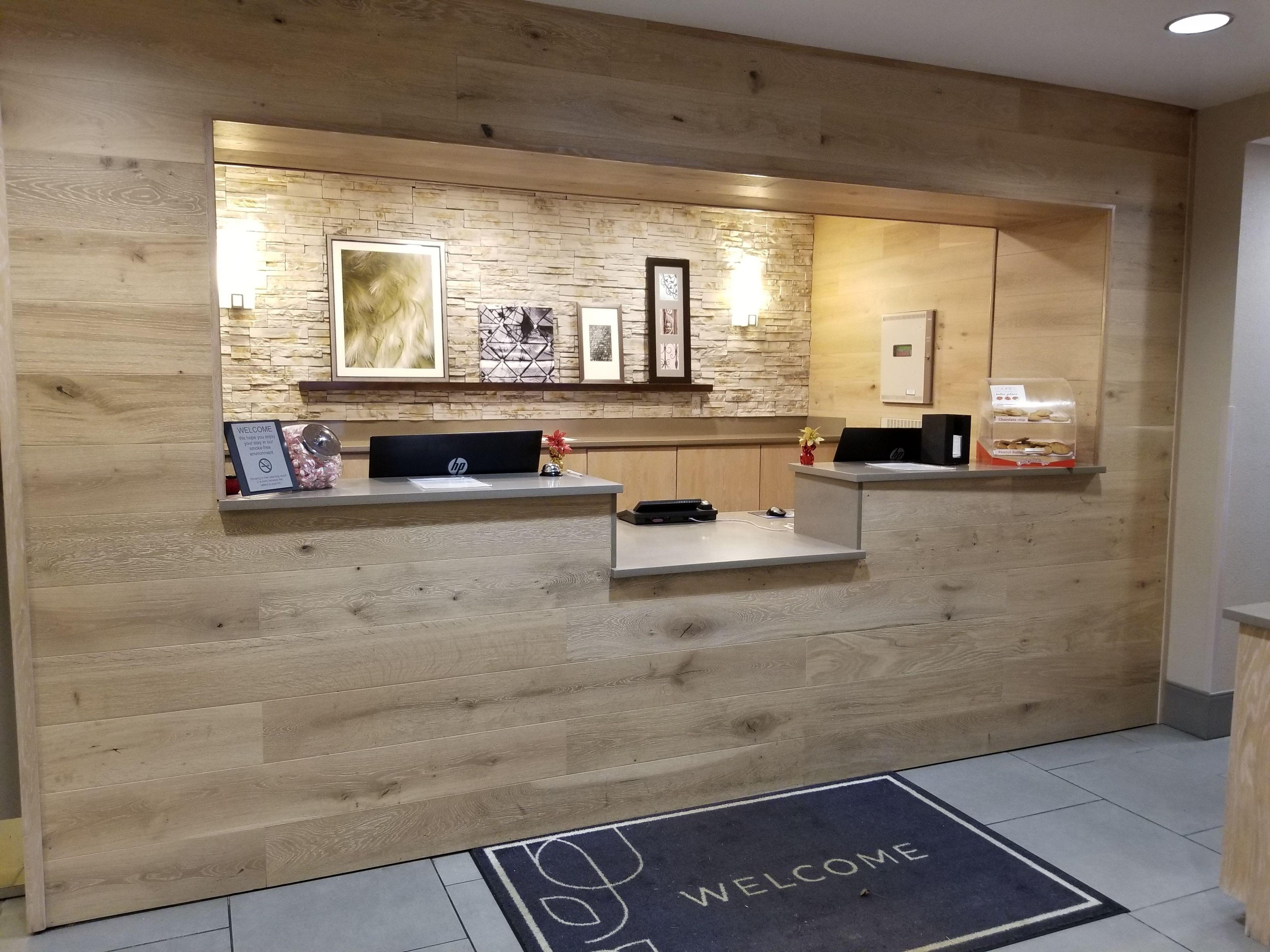 Country & By Radisson, Airport East, Tn