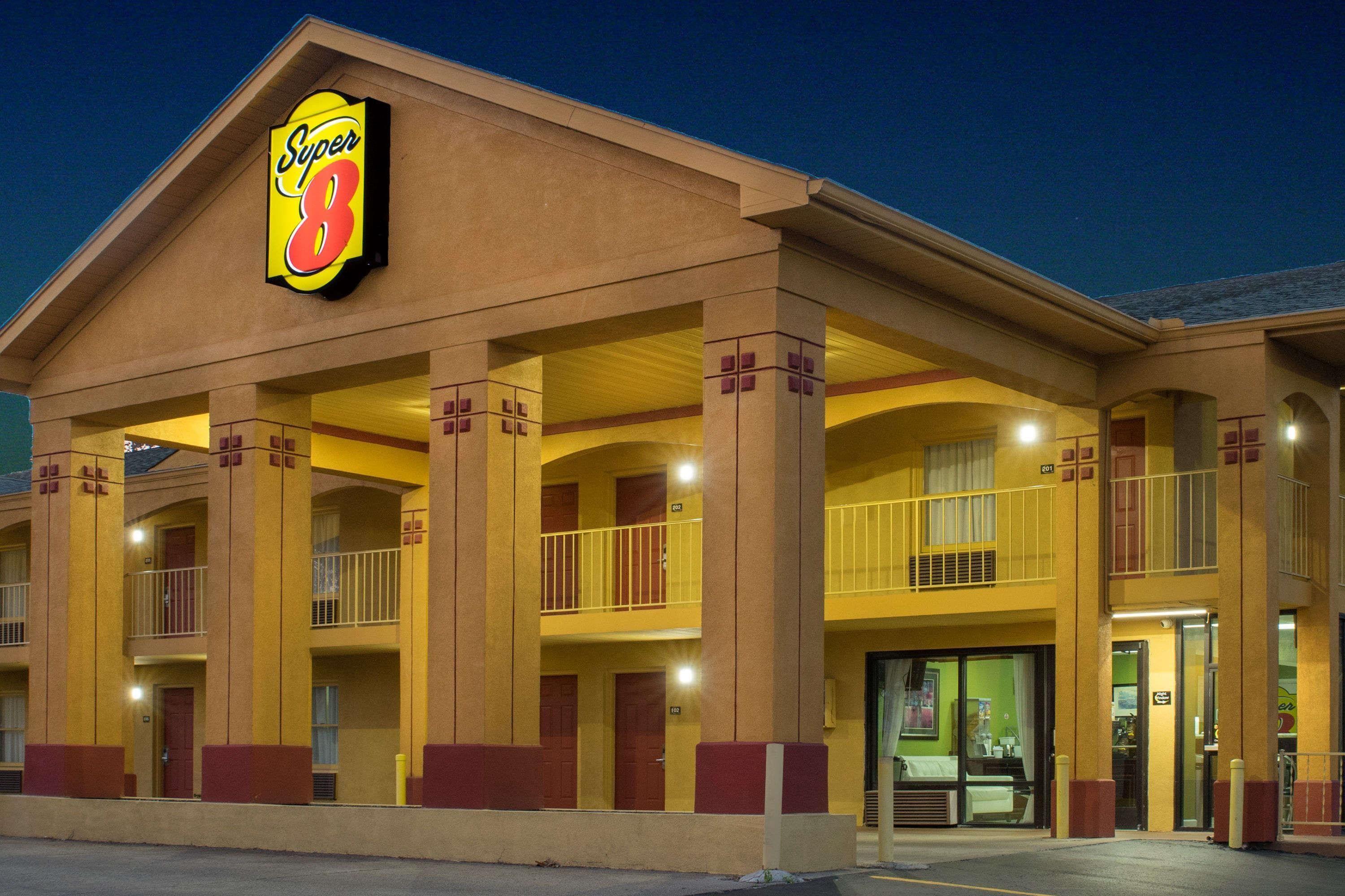 Hotel Super 8 By Wyndham West 2*