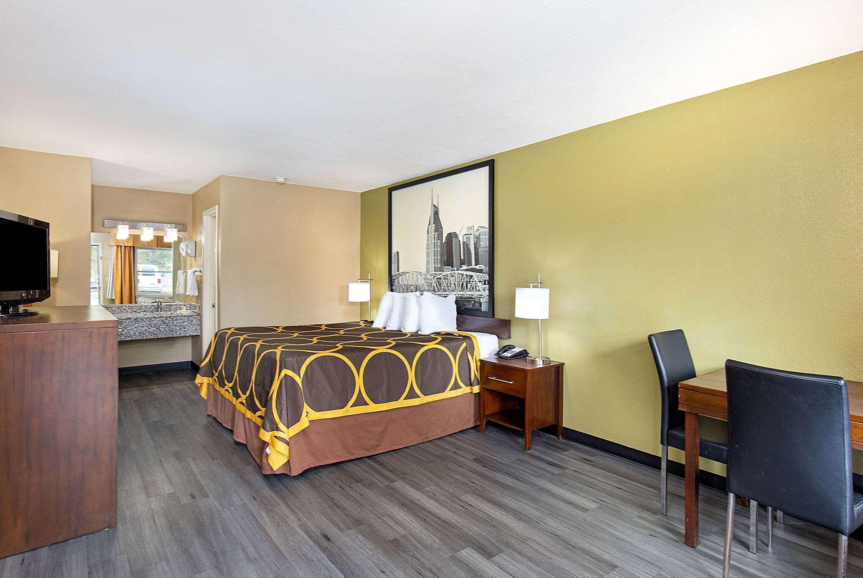 Super 8 By Wyndham West Hotel