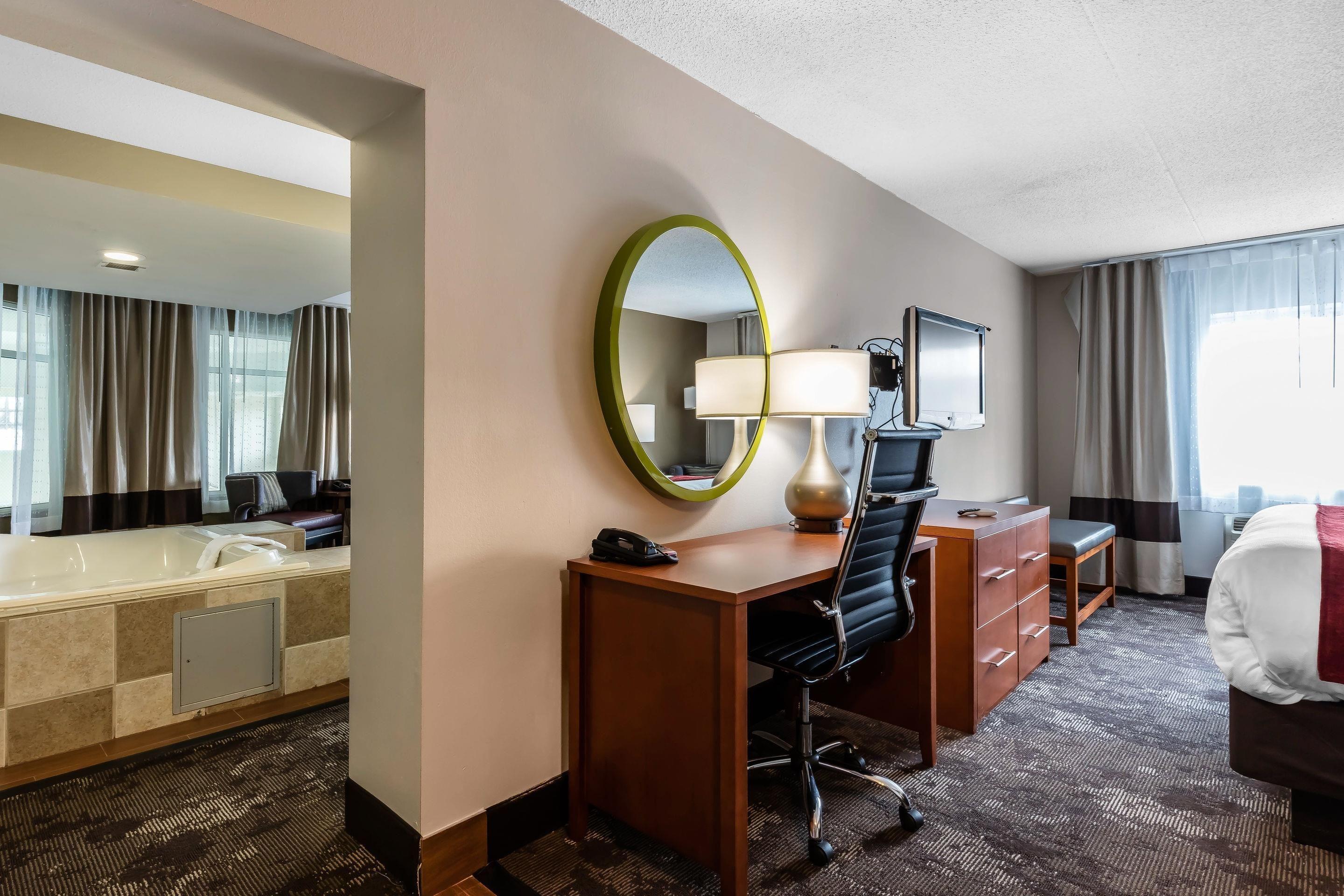 Comfort & Near Tanger Outlets I-24 Antioch Hotel 3*