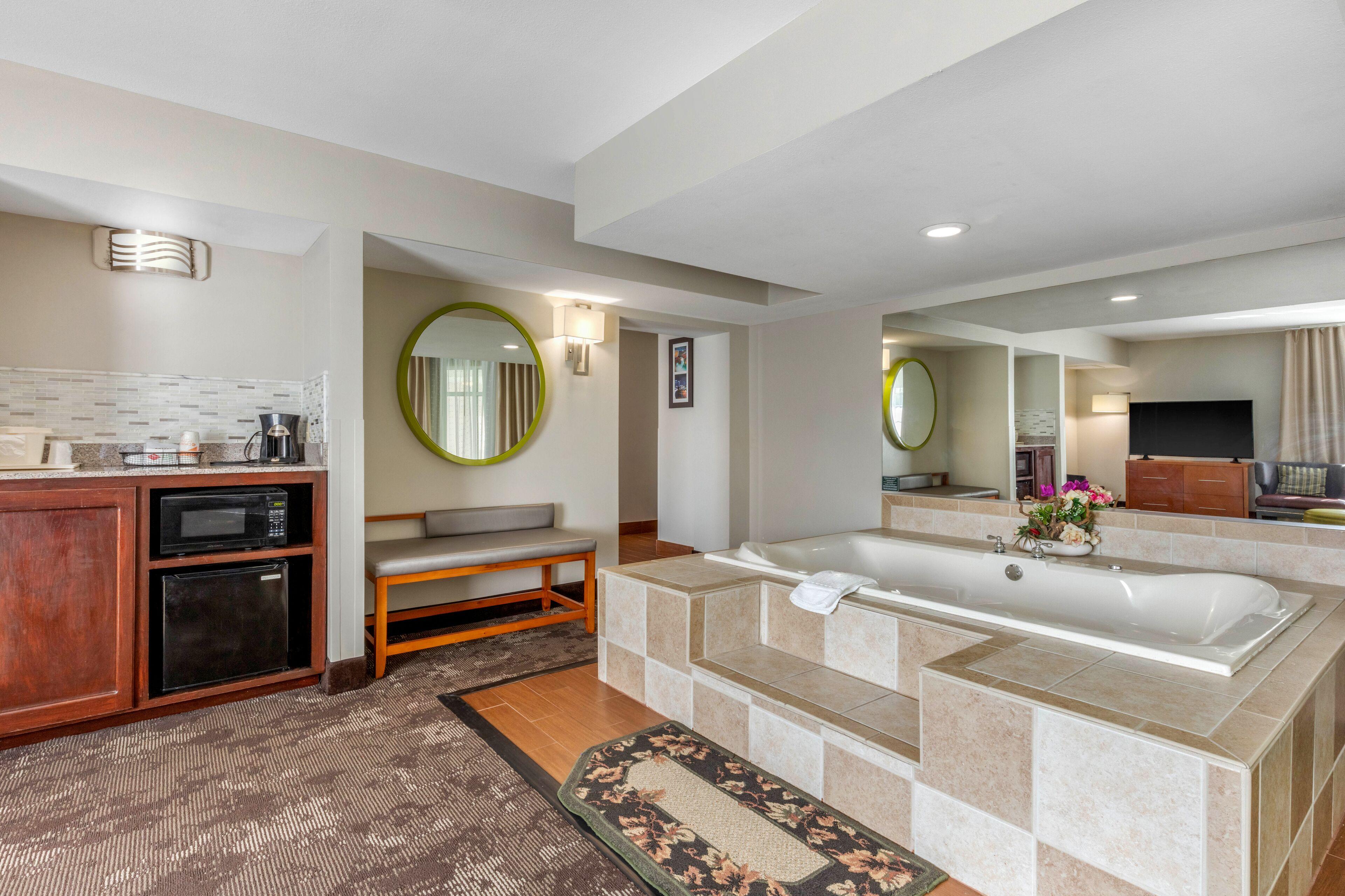 Comfort & Near Tanger Outlets I-24 Antioch Hotel