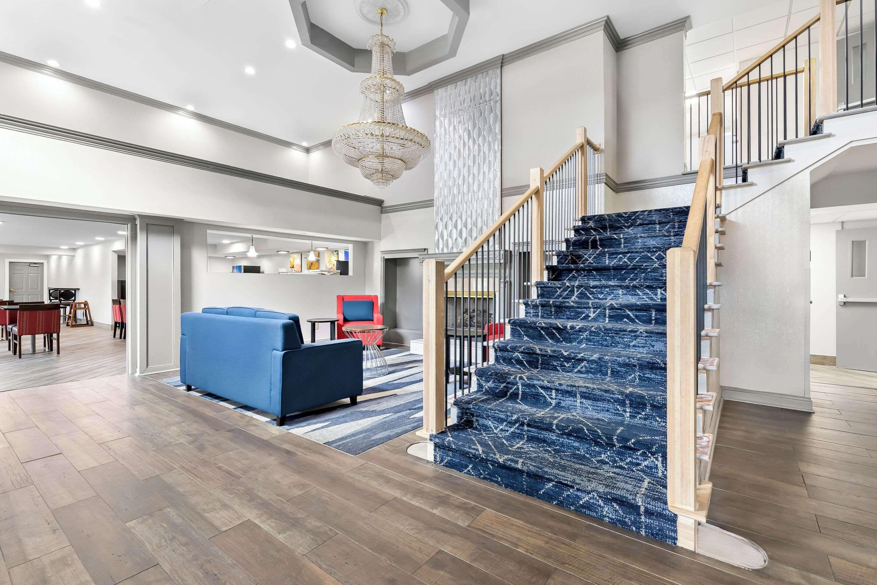 Comfort & Near Tanger Outlets I-24 Antioch Hotel 3*