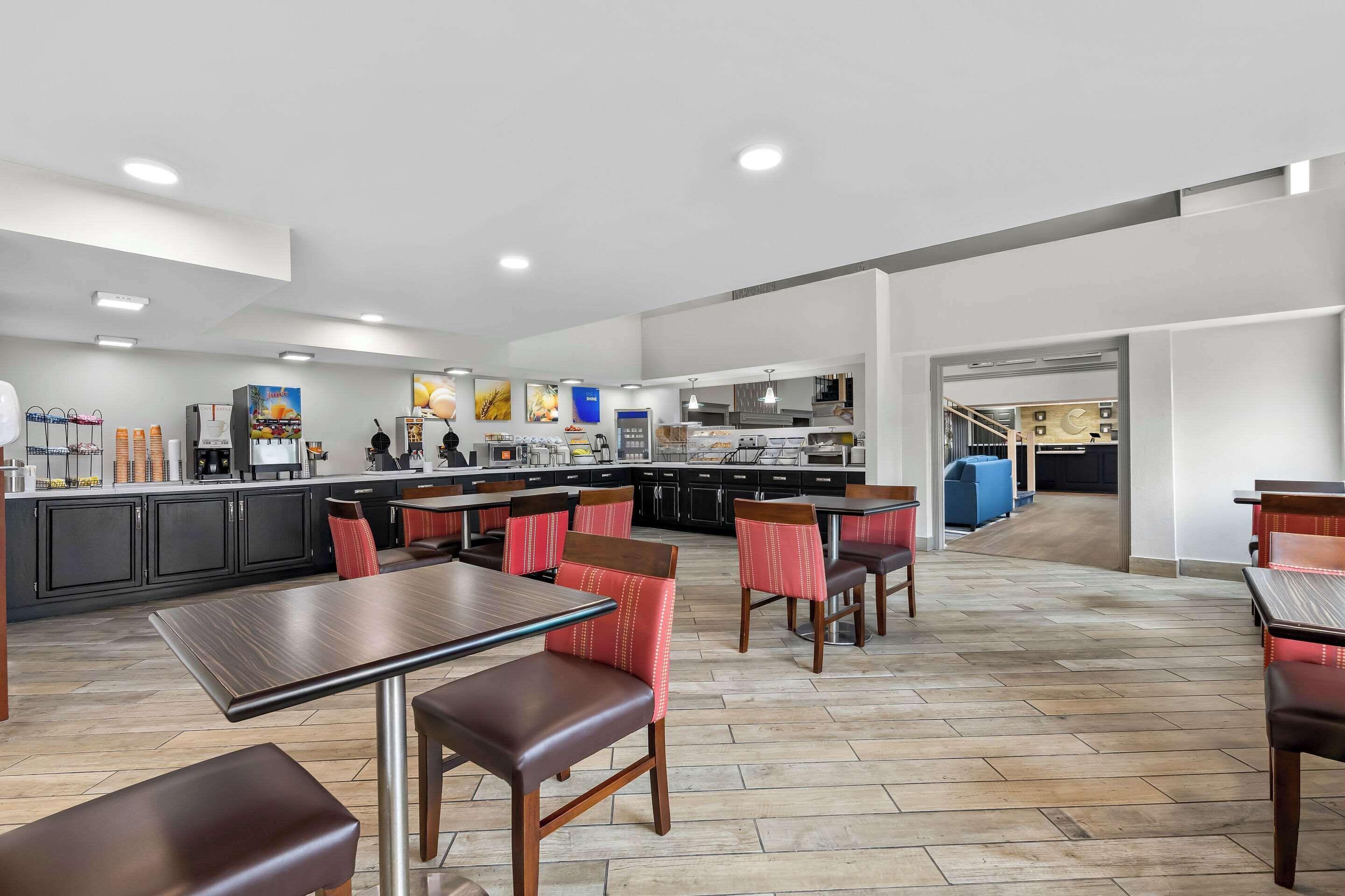 Comfort & Near Tanger Outlets I-24 Antioch Hotel