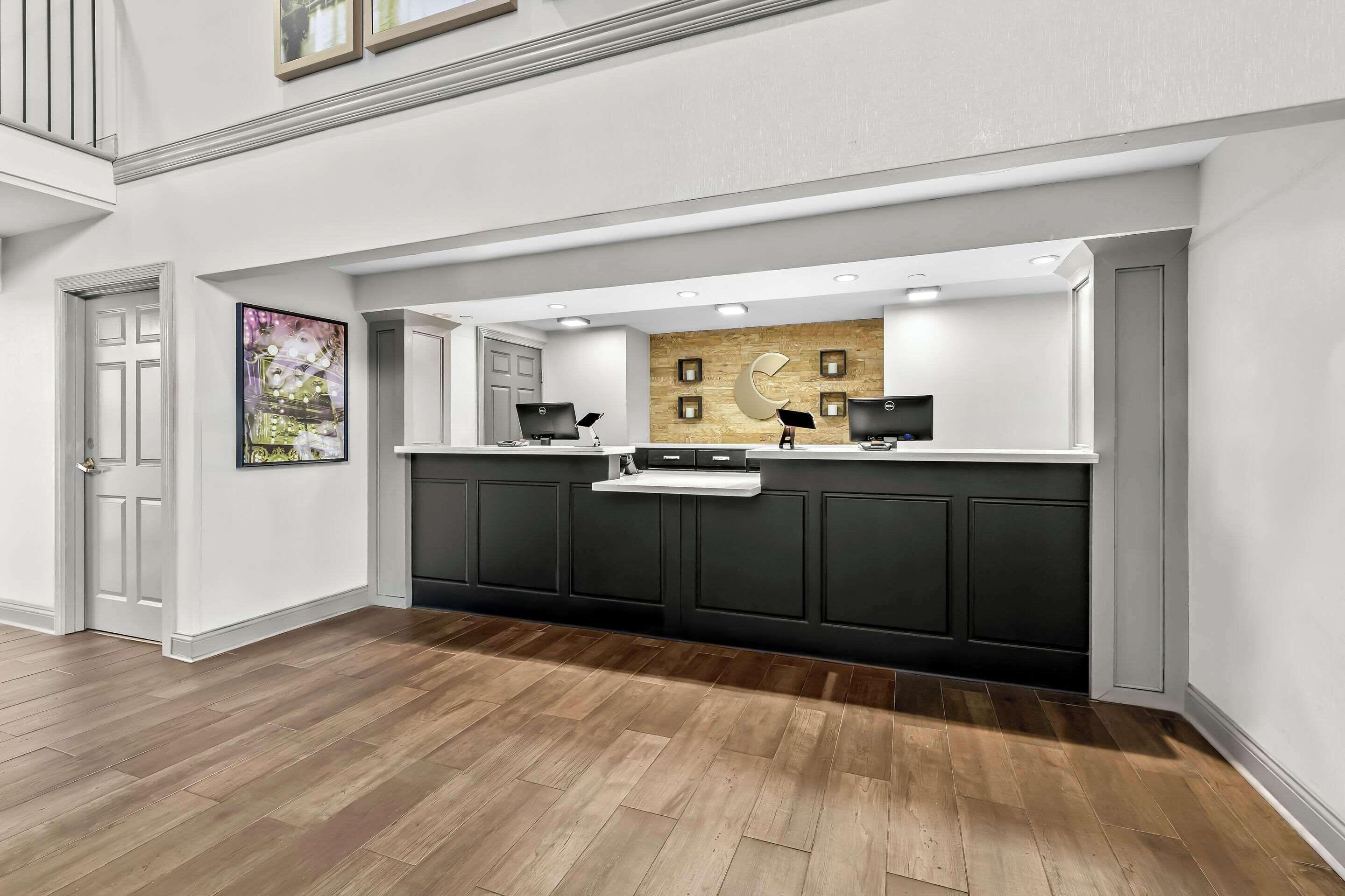 Comfort & Near Tanger Outlets I-24 Antioch Hotel