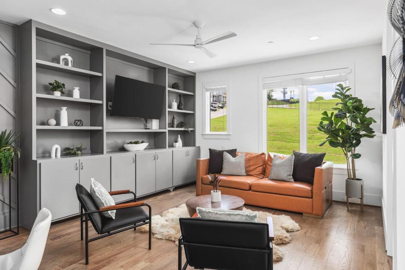 Two Neighboring Homes Sleeps 24 Walk To 12 South