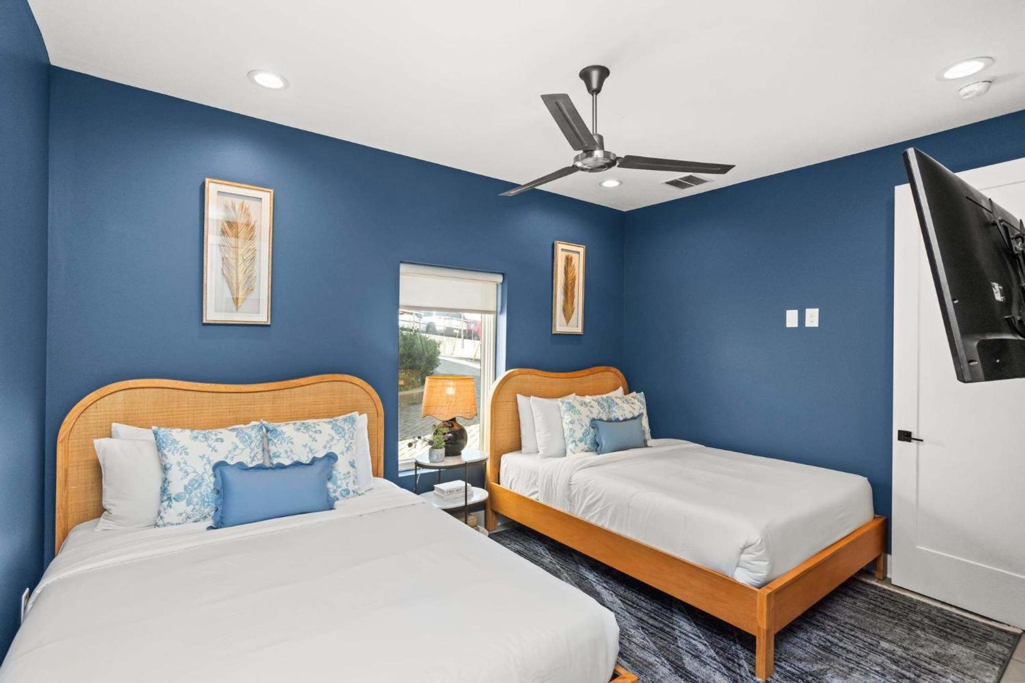 Holiday home 2 Adjacent Gem Great For Big Groups 8th Ave S