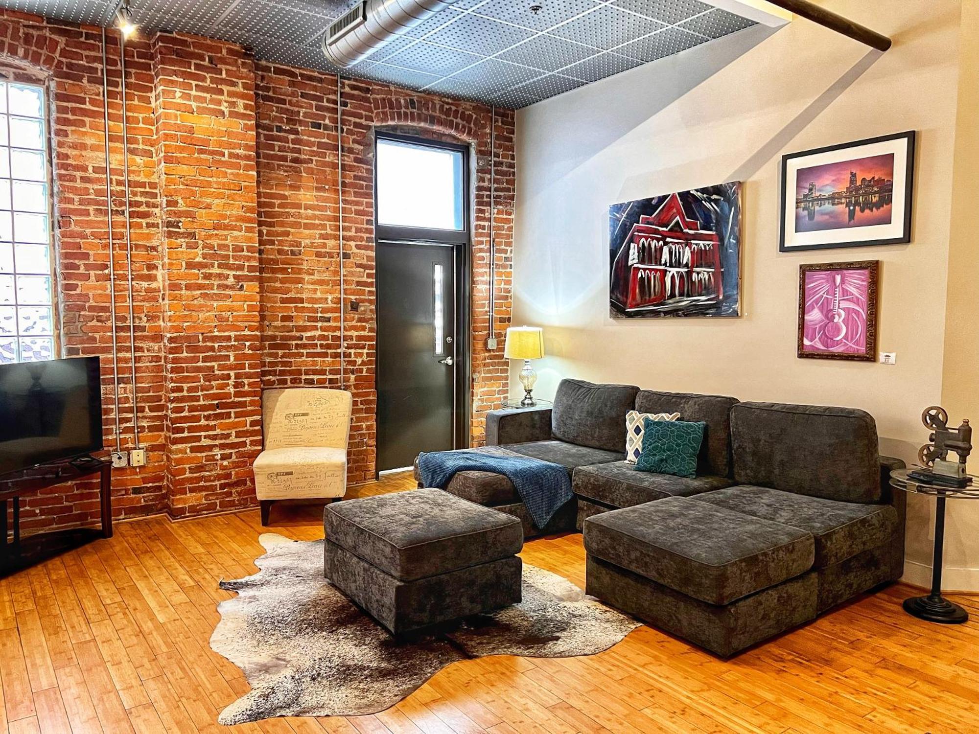 Writers Round Apartment Nashville