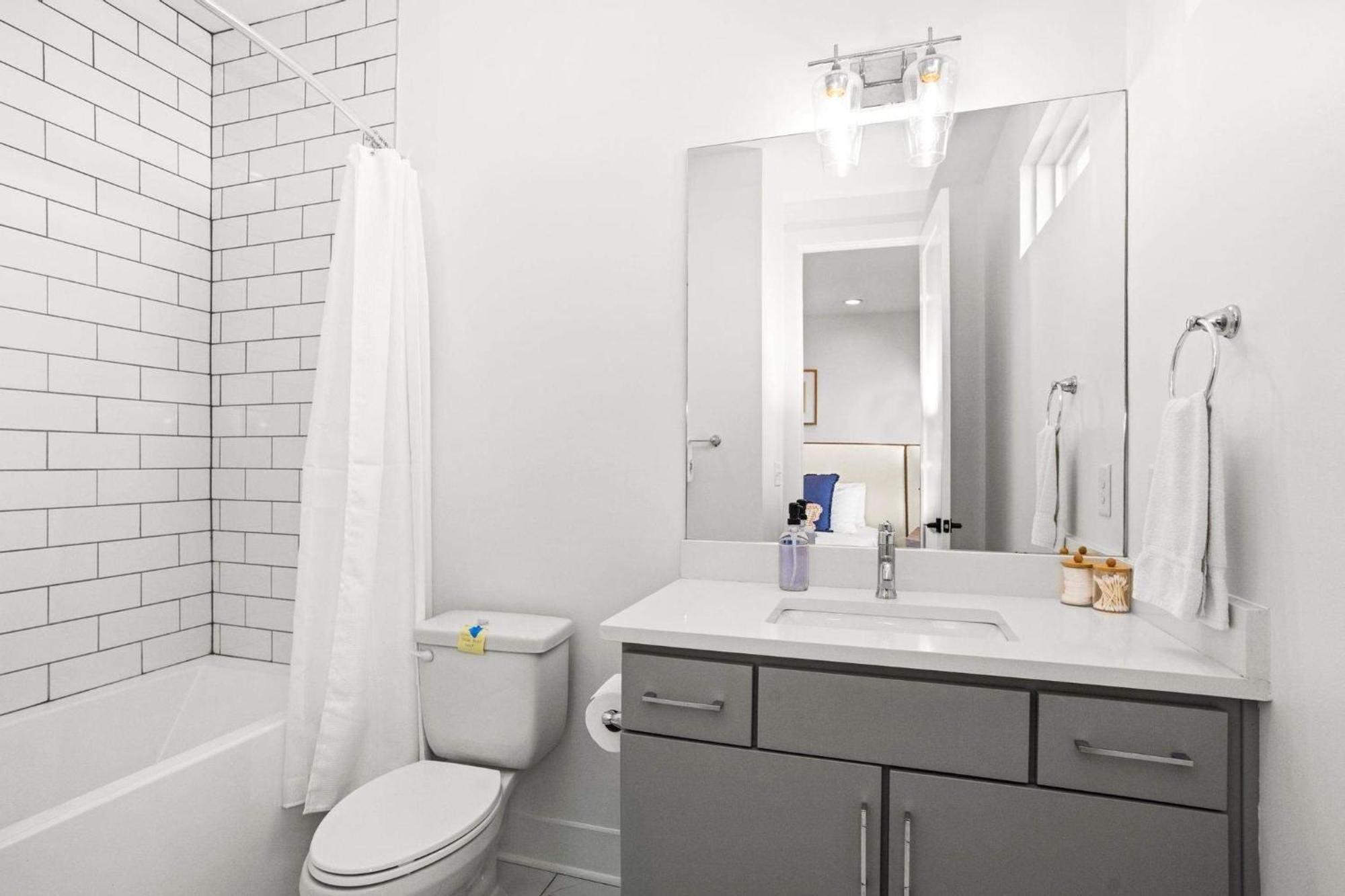 2 Adjacent Gem Great For Big Groups 8th Ave S * Nashville