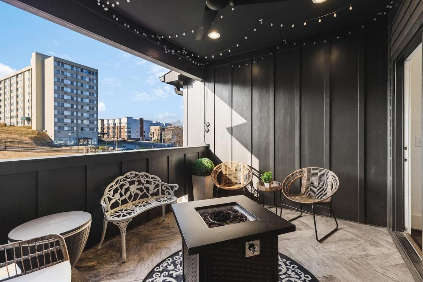 Two Neighboring Homes Sleeps 24 Walk To 12 South Holiday home *