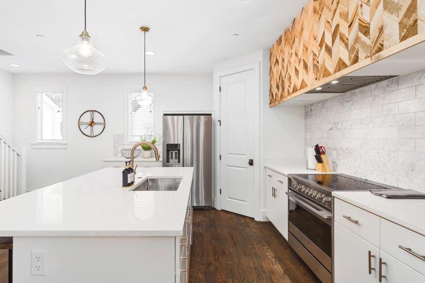 Two Neighboring Homes Sleeps 24 Walk To 12 South