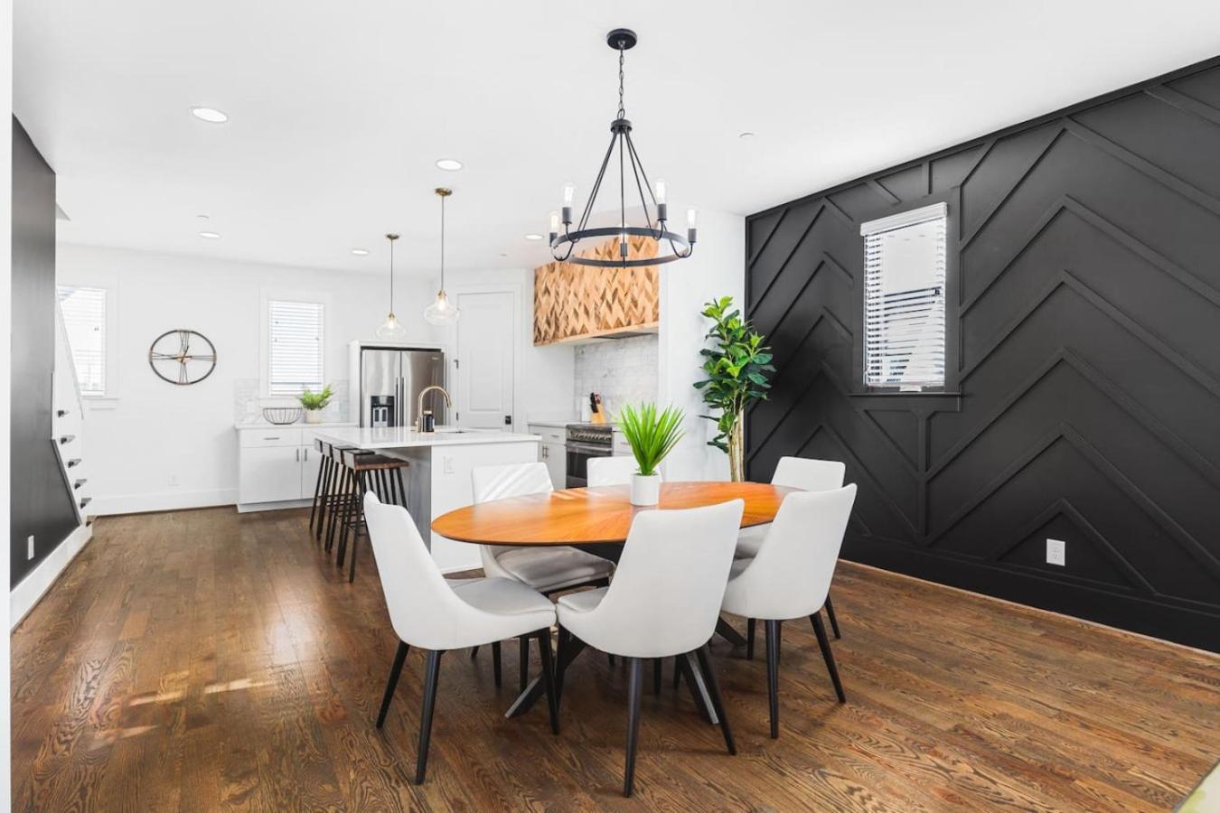 Two Neighboring Homes Sleeps 24 Walk To 12 South *