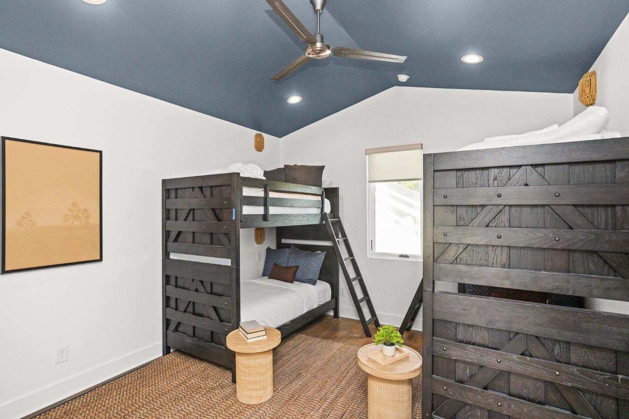 2 Adjacent Gem Great For Big Groups 8th Ave S Holiday home