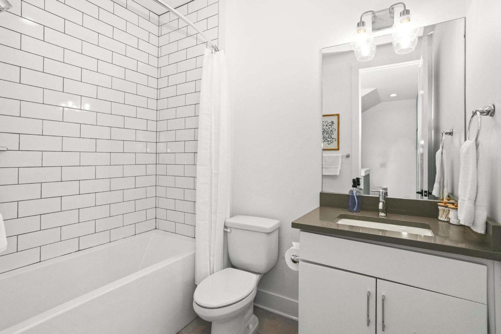 2 Adjacent Gem Great For Big Groups 8th Ave S Nashville