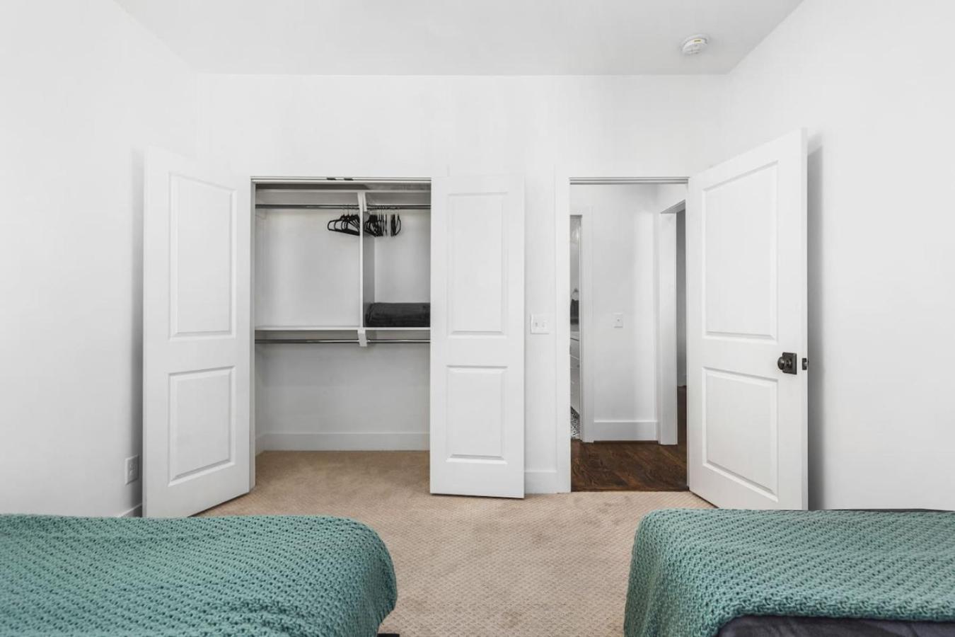 Two Neighboring Homes Sleeps 24 Walk To 12 South Nashville