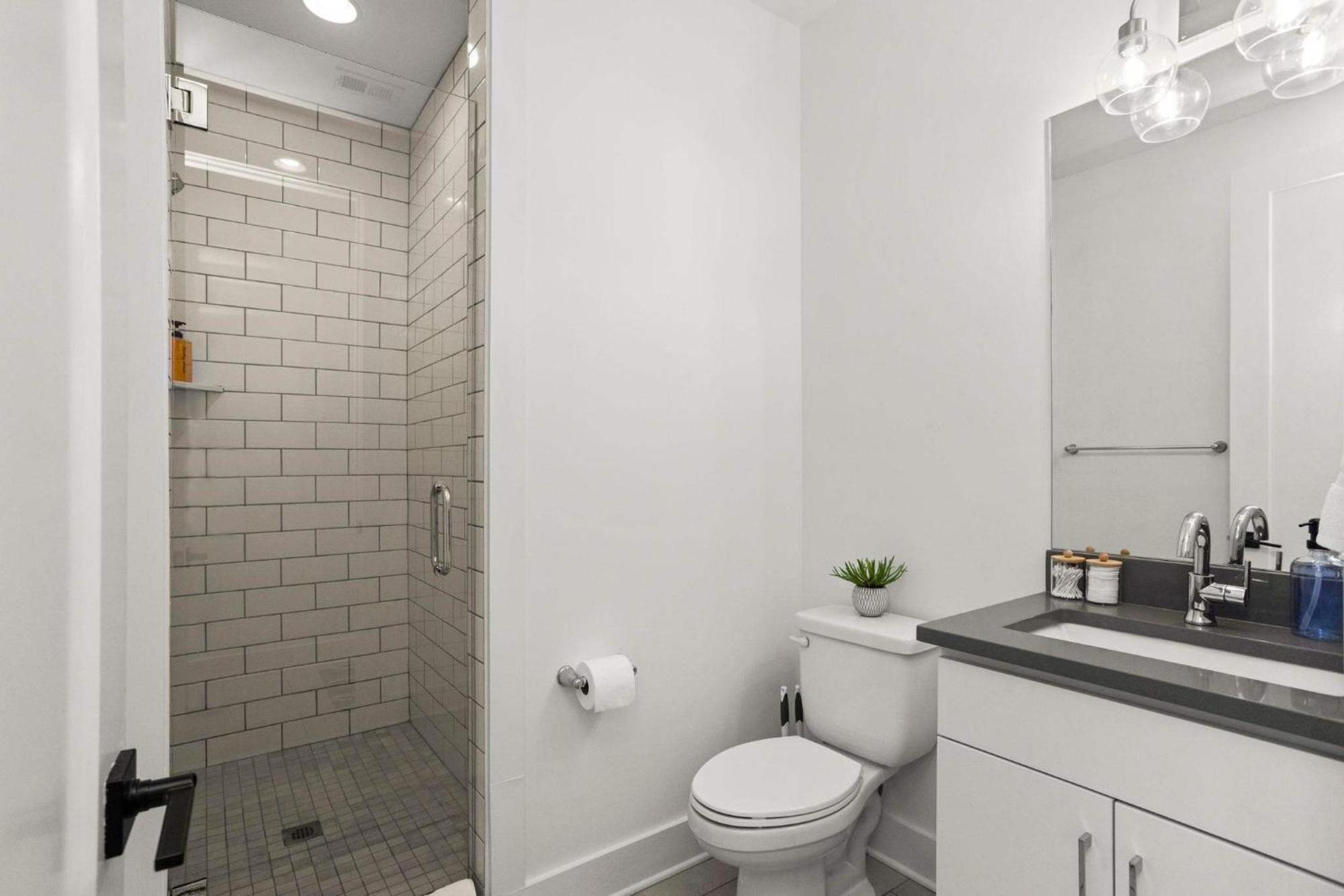 2 Adjacent Gem Great For Big Groups 8th Ave S *