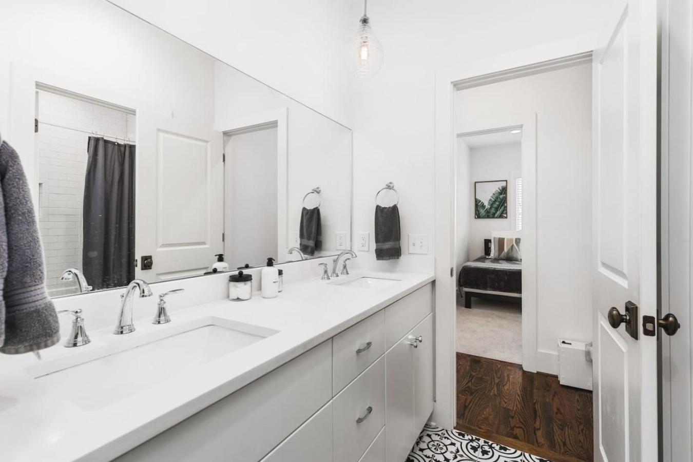 Holiday home Two Neighboring Homes Sleeps 24 Walk To 12 South Nashville