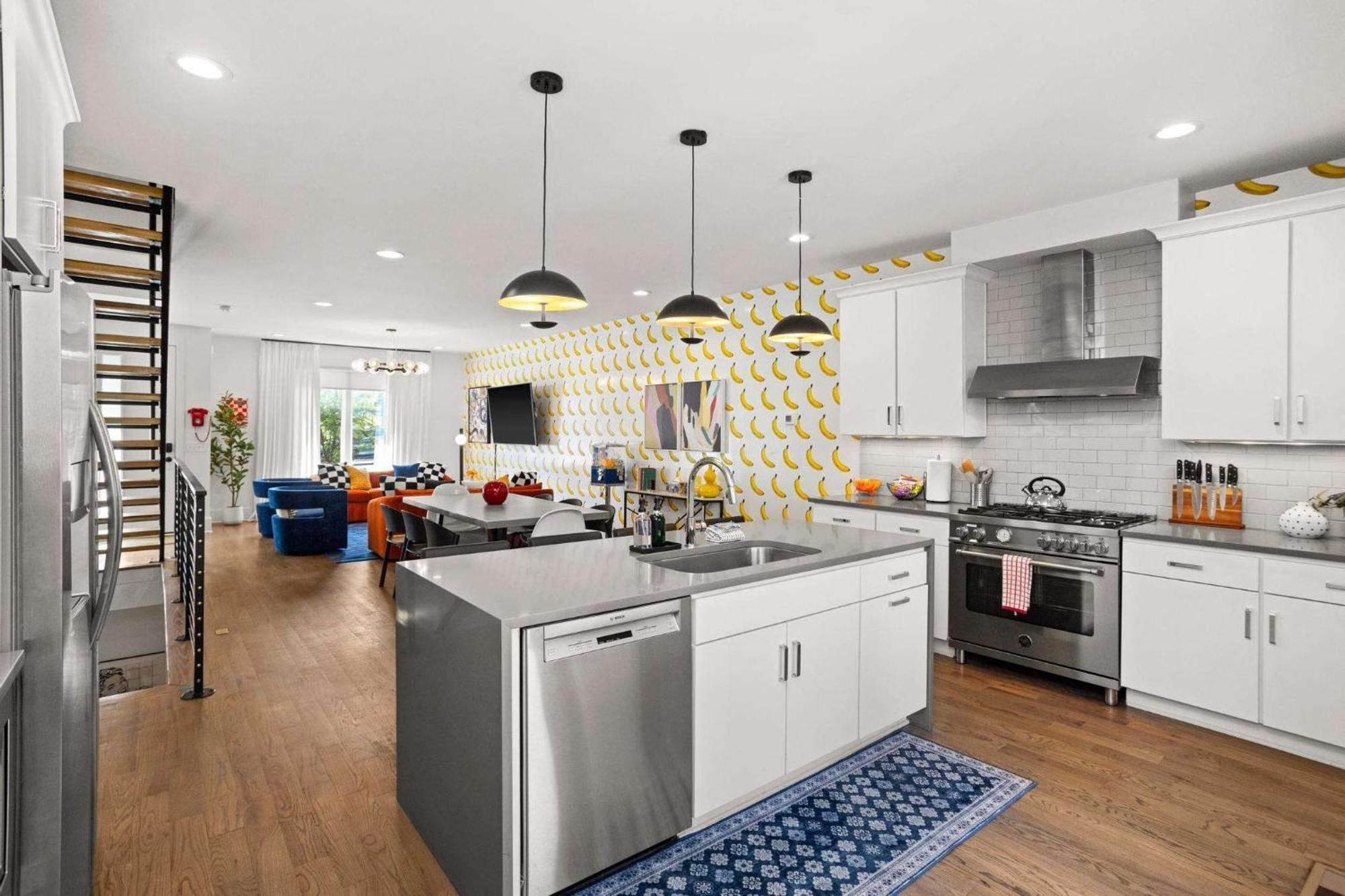 2 Adjacent Gem Great For Big Groups 8th Ave S