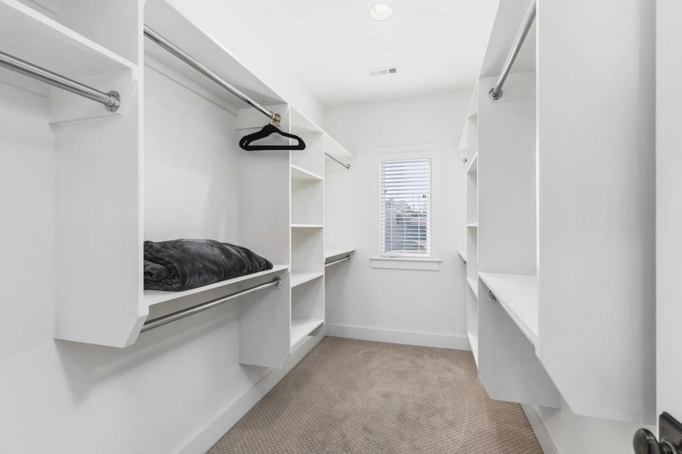 Two Neighboring Homes Sleeps 24 Walk To 12 South Holiday home