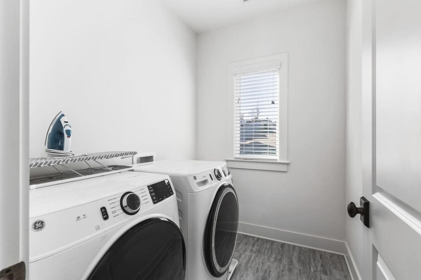 Two Neighboring Homes Sleeps 24 Walk To 12 South