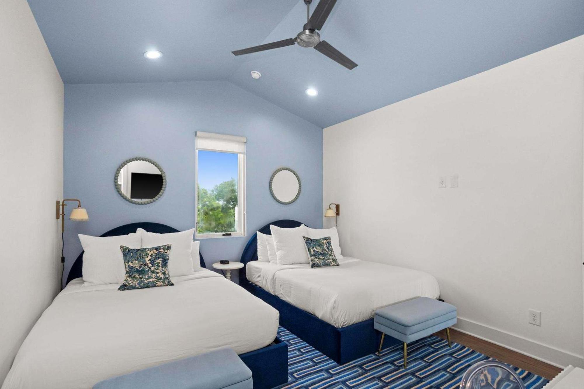 2 Adjacent Gem Great For Big Groups 8th Ave S Holiday home