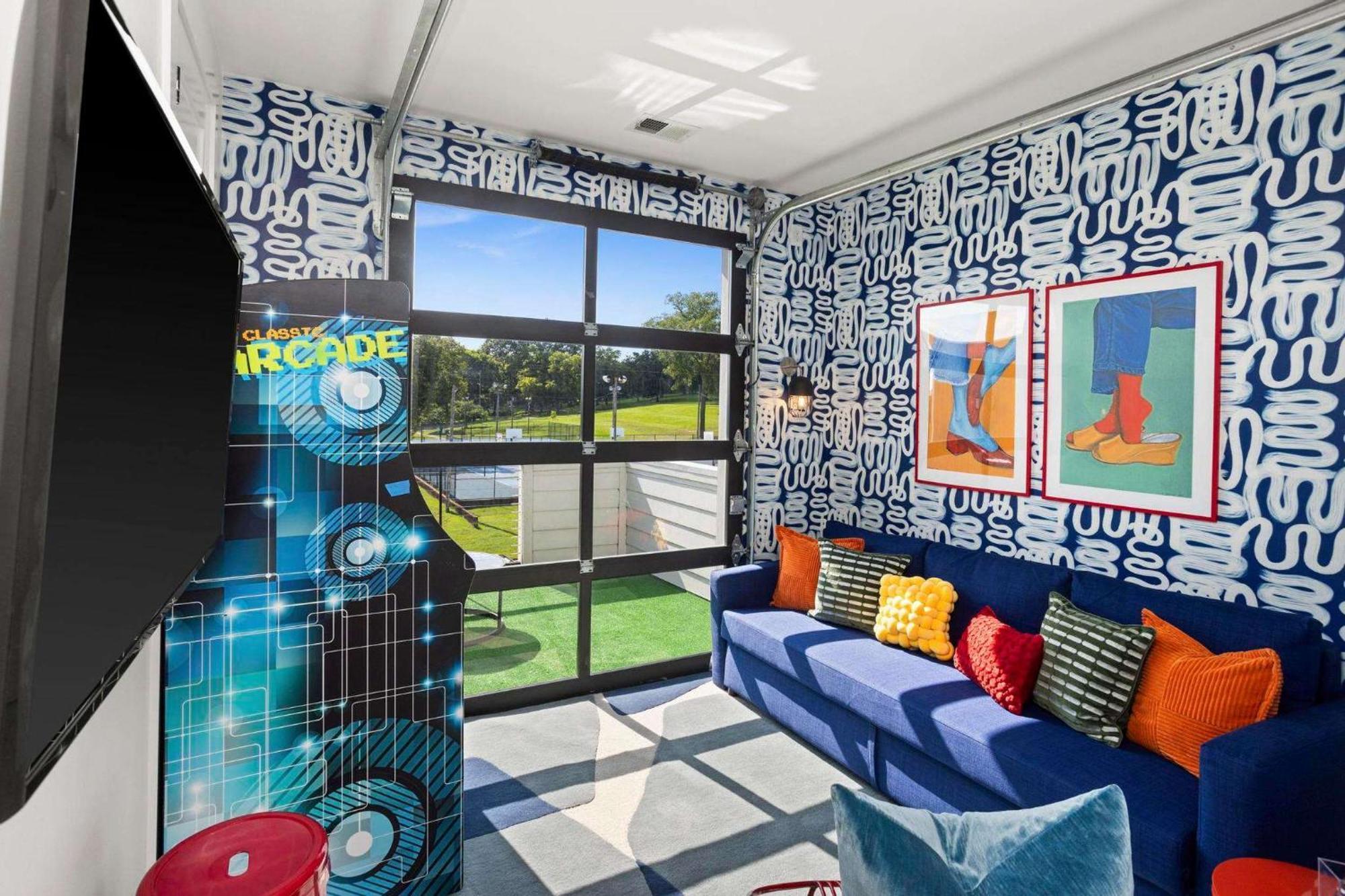 Holiday home 2 Adjacent Gem Great For Big Groups 8th Ave S Nashville