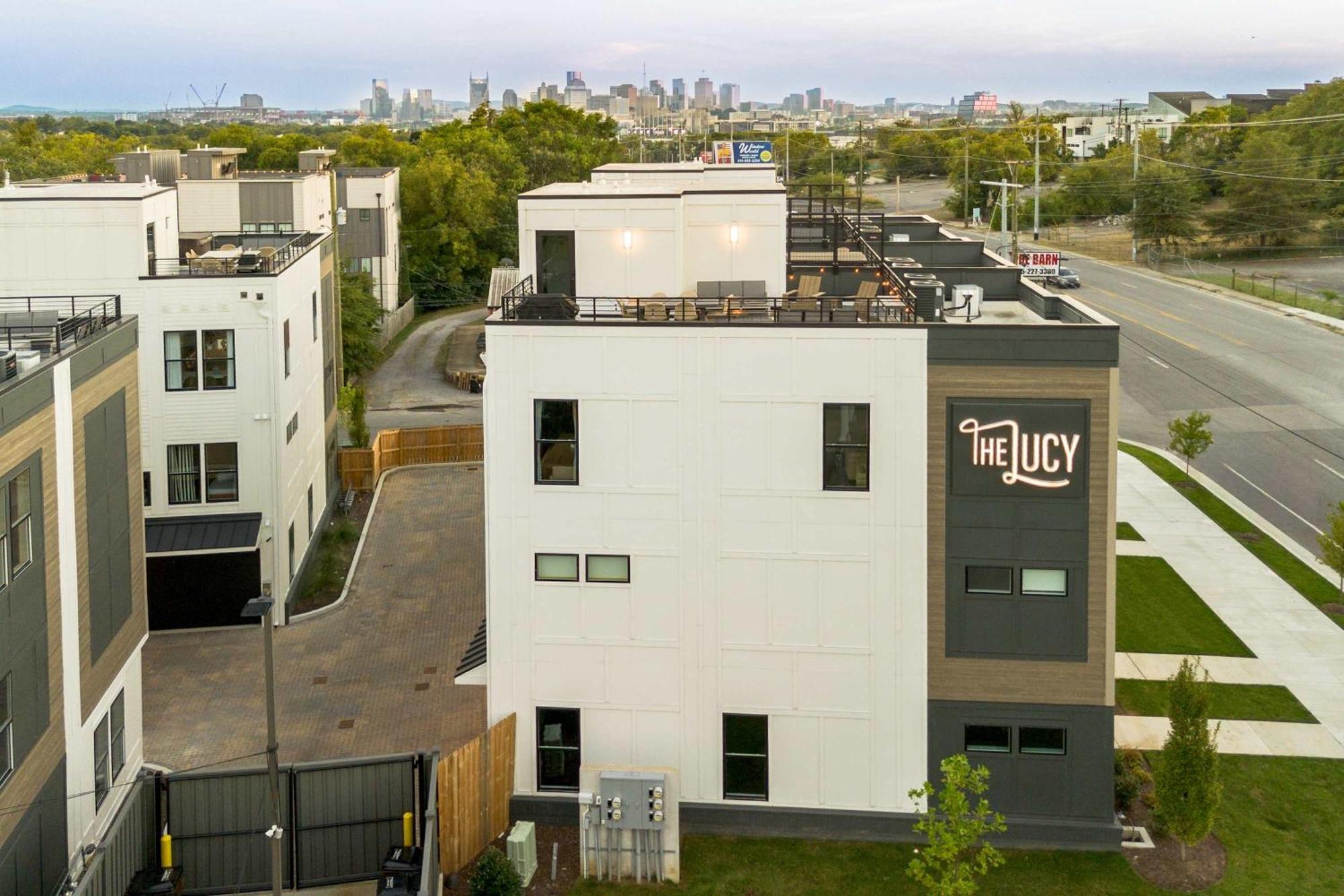Rooftop Fire Pit Lounge Skyline Dt Nash Views * Nashville