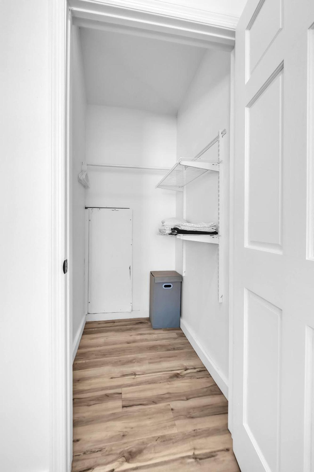 Spacious Duplex In Prime Location