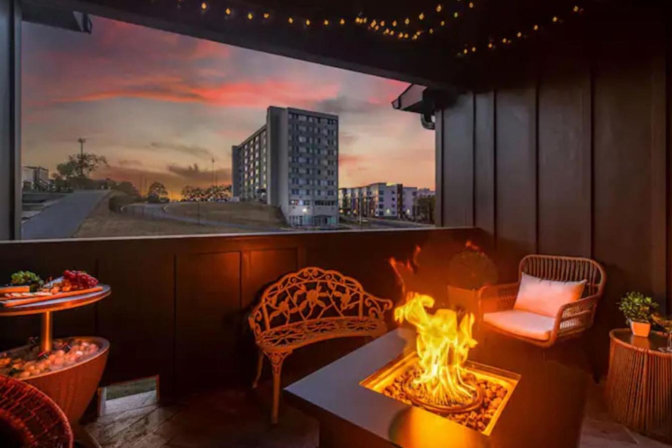 Two Neighboring Homes Sleeps 24 Walk To 12 South