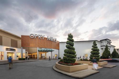 Spacious Duplex In Prime Location Nashville