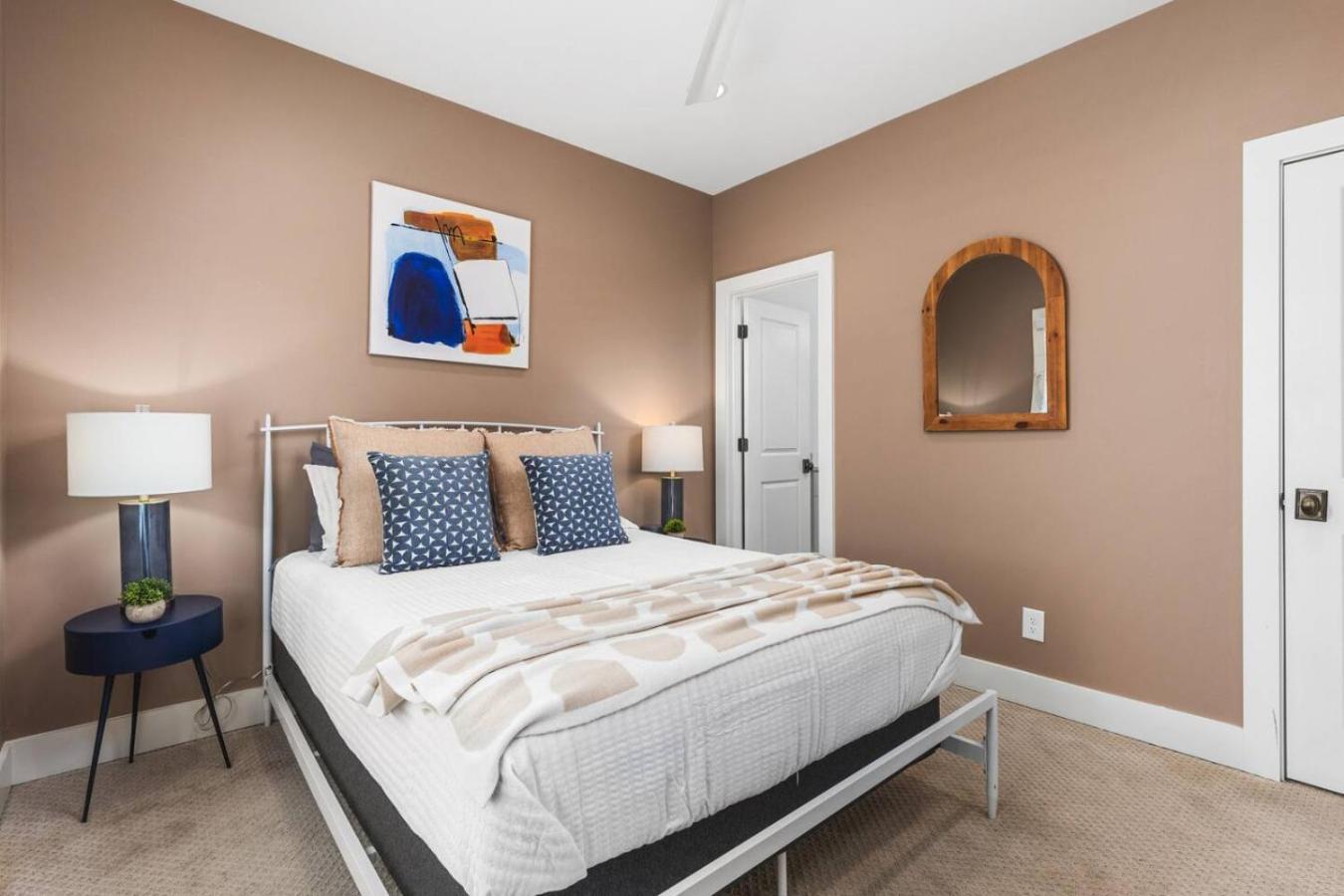 Two Neighboring Homes Sleeps 24 Walk To 12 South Holiday home Nashville