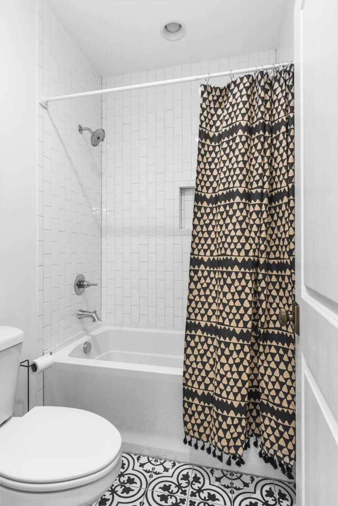 Two Neighboring Homes Sleeps 24 Walk To 12 South Holiday home