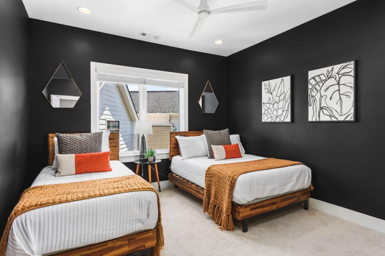 Holiday home Two Neighboring Homes Sleeps 24 Walk To 12 South Nashville