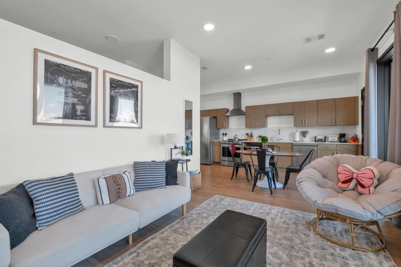 Apartment Retreat Stylish Near Broadway