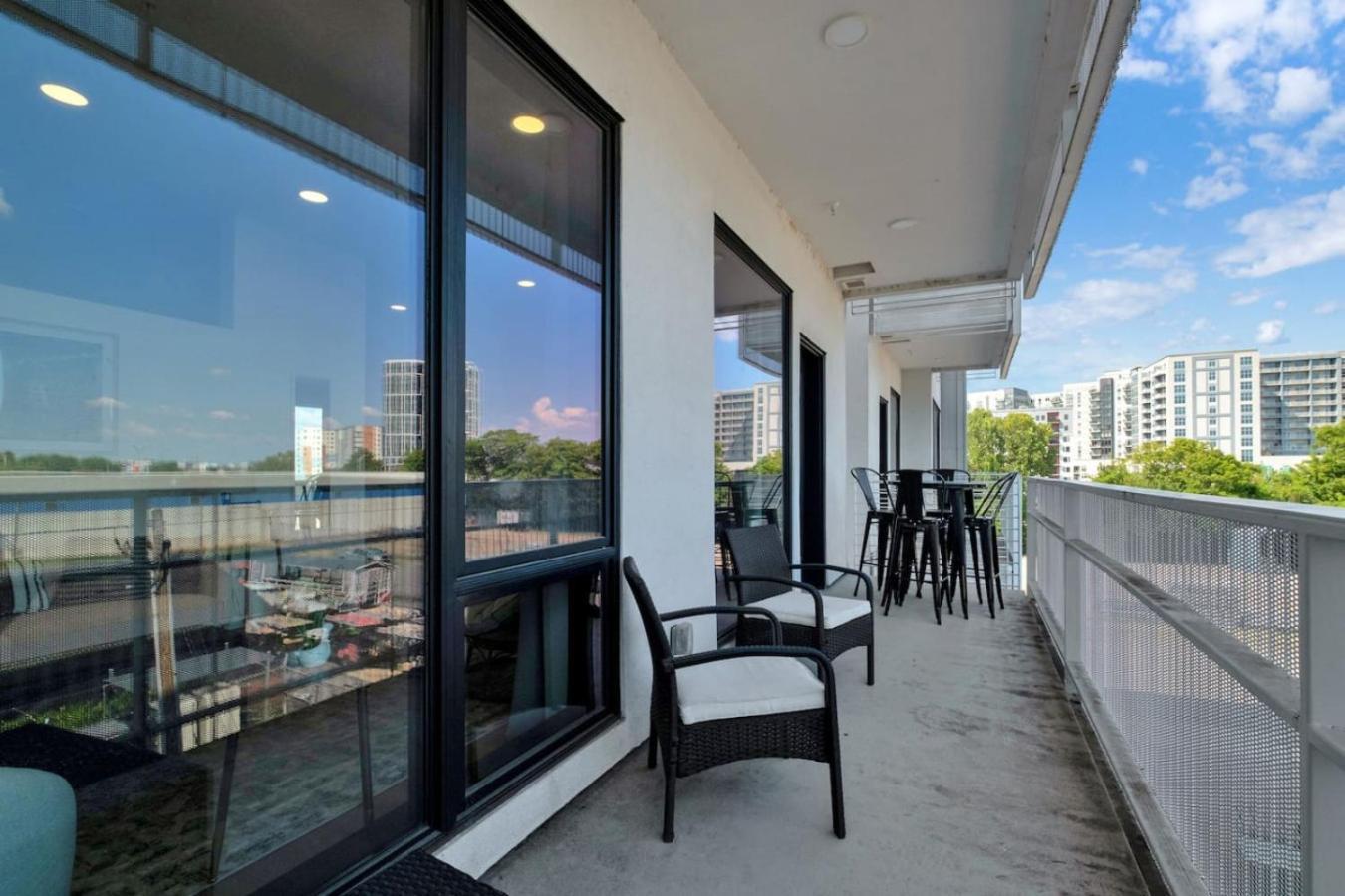 Apartment Retreat Stylish Near Broadway